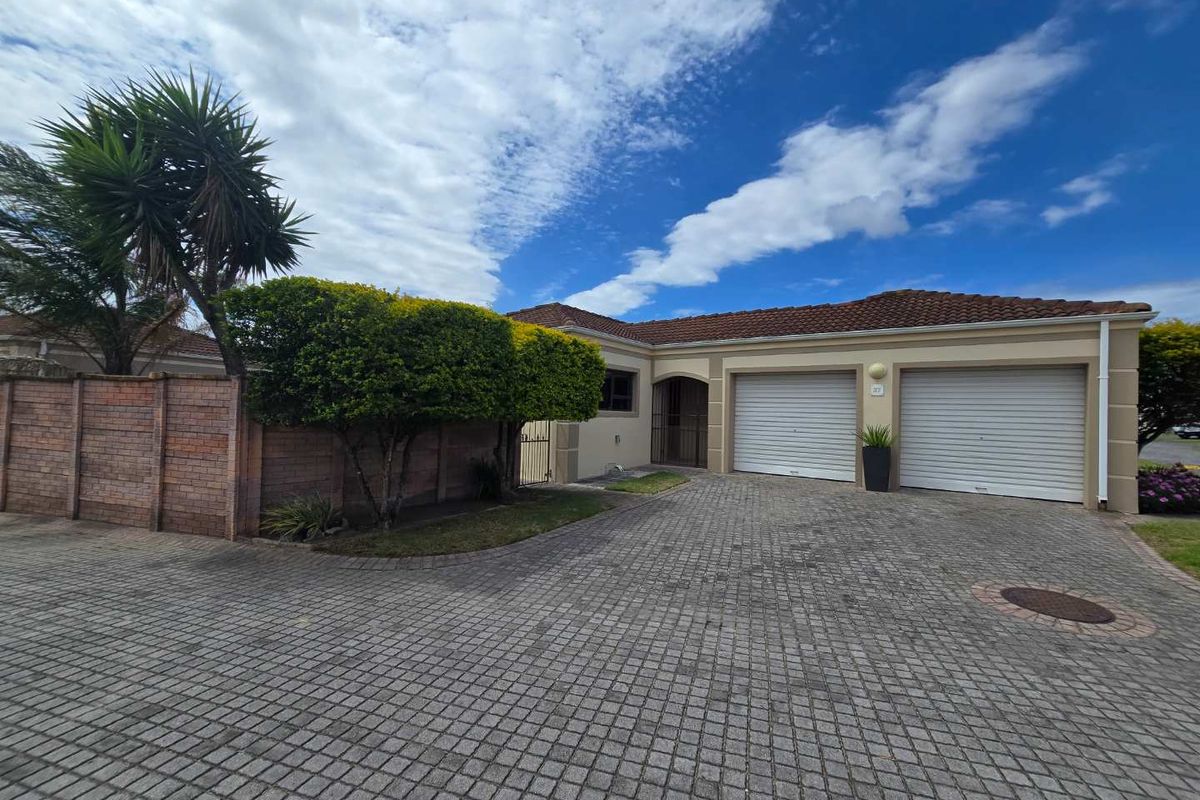 Neat & Move-In Ready 3-Bedroom Townhouse | Smallville Ridge, Morningside - Photo 4