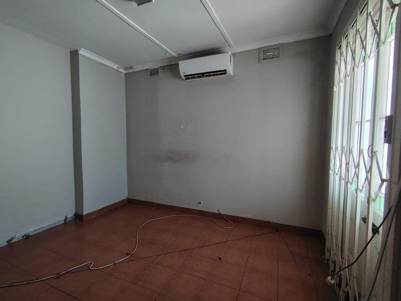 Offices to Let In  Essenwood  x4 - Photo 4
