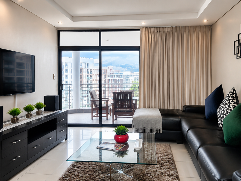 Exceptional Top Floor Apartment with Iconic Mountain & City Views - Photo 2