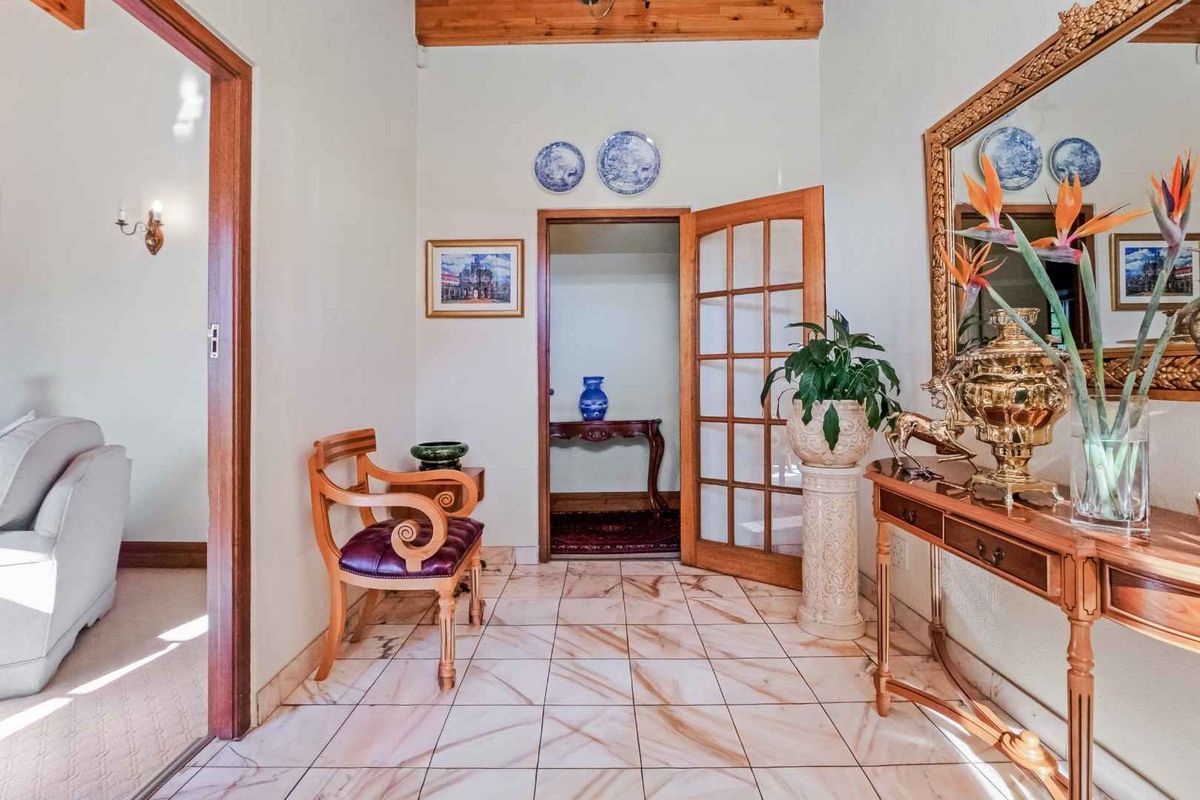A CAPE DUTCH MASTERPIECE IN THE HEART OF ONE OF LONEHILL’S TOP BOOMED AREAS - Photo 4