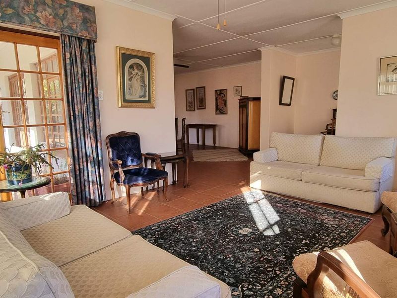 CHARMING FAMILY HOME - A PLACE TO HANG YOUR HEART - Photo 2