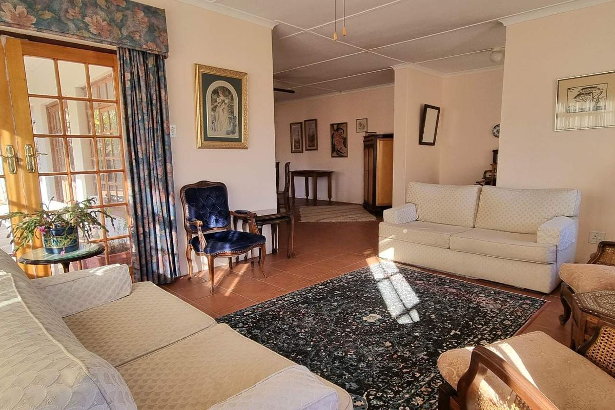 CHARMING FAMILY HOME - A PLACE TO HANG YOUR HEART - Photo 2