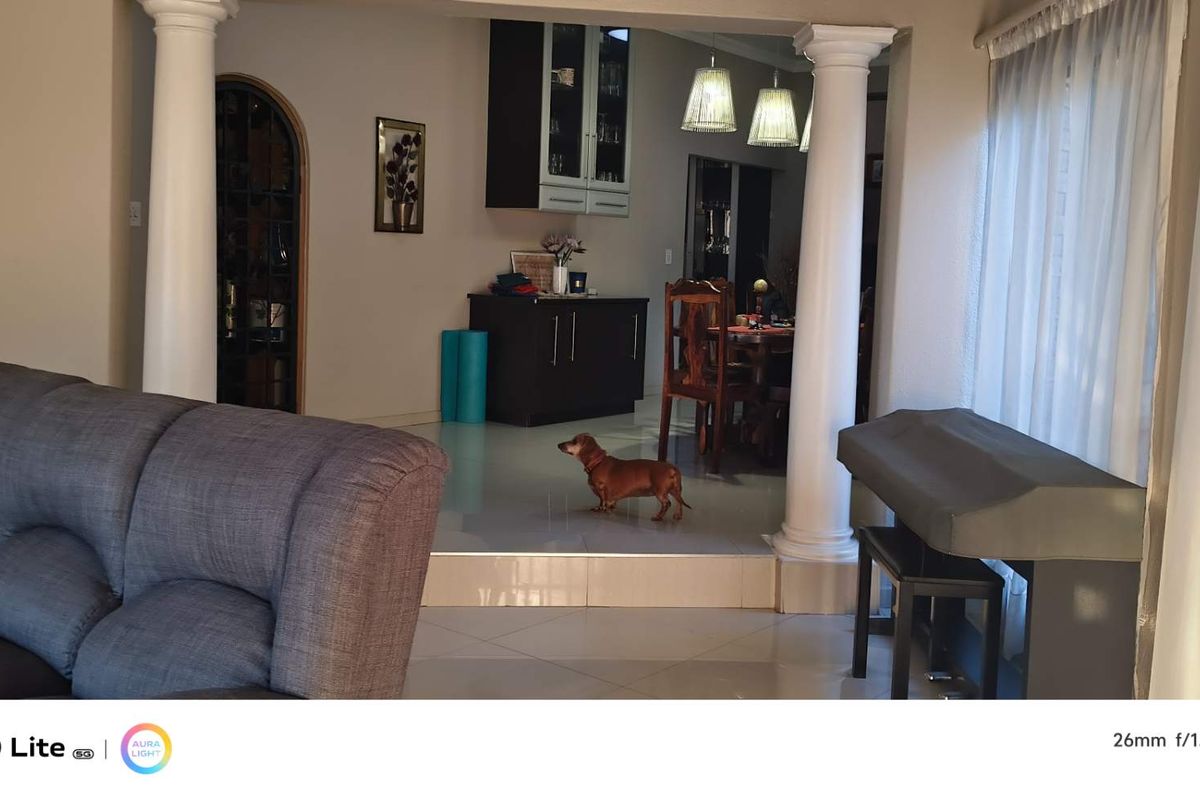 Huge Family Home for Sale in Sought After Suburb - Photo 5