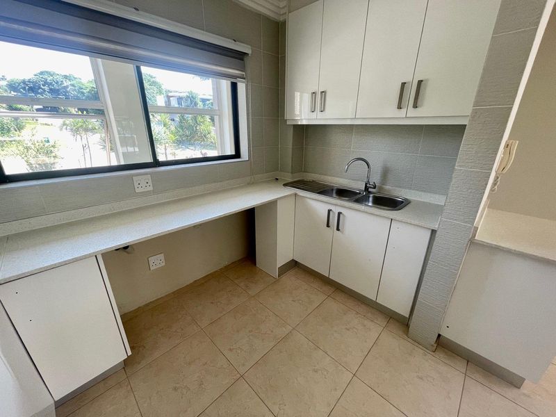 Hendra - Spacious 3-Bedroom Apartment with Sea Views in Umhlanga - Photo 5