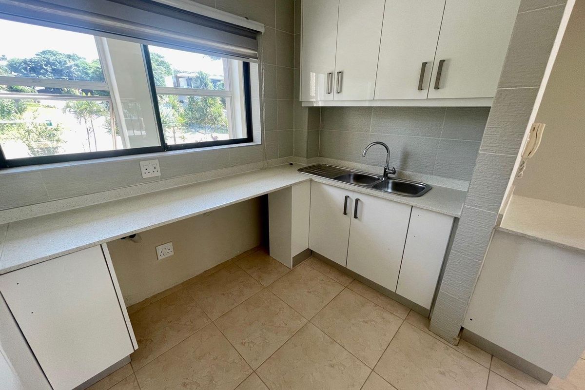 Hendra - Spacious 3-Bedroom Apartment with Sea Views in Umhlanga - Photo 5