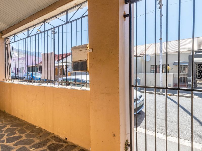 4-Bedroom, 1-Bath Home with Great Bones – Ready for a Little TLC - Photo 4