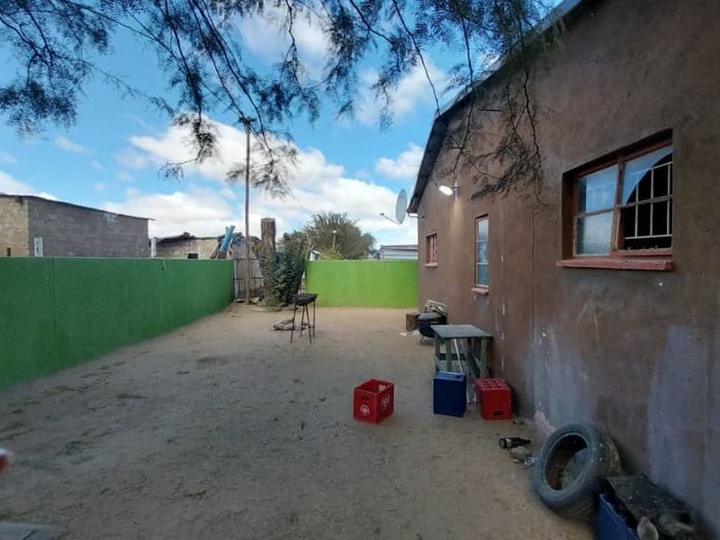 Okahandja - 2 Bedroom House For Sale - Photo 2