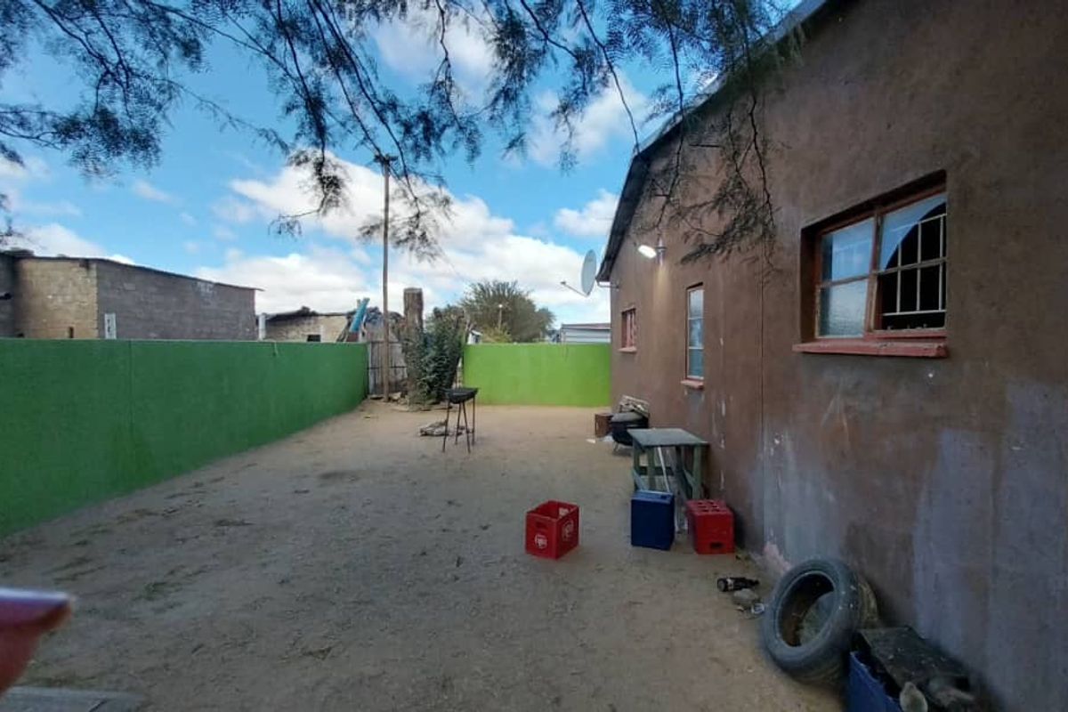 Okahandja - 2 Bedroom House For Sale - Photo 2