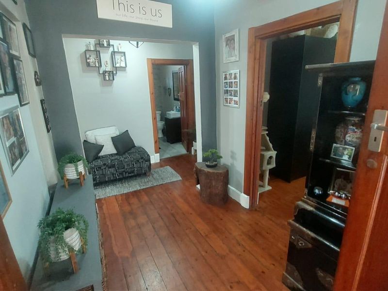 Modern Comfort: Gourmet Kitchen & Enchanting Outdoor Spaces! - Photo 5