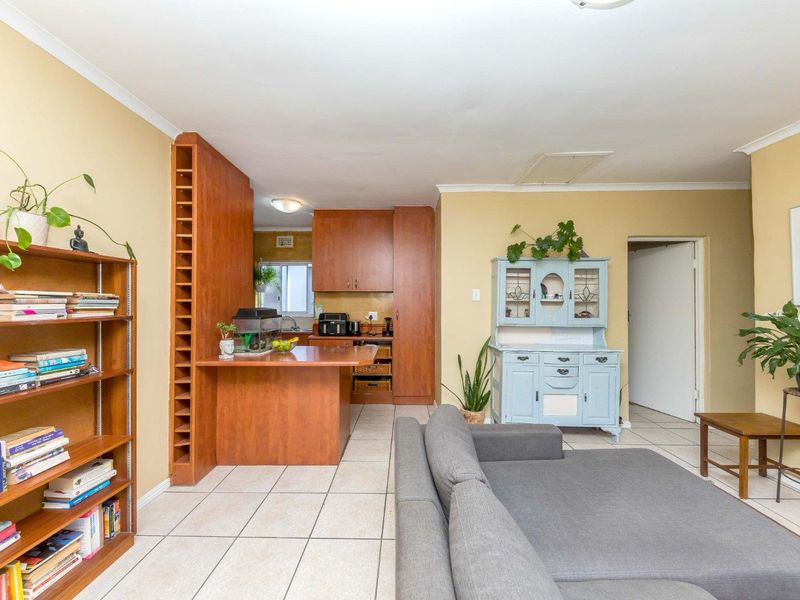 Spacious Two Bedroom Apartment - Photo 6
