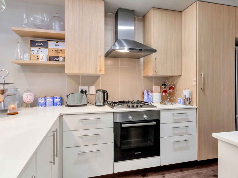 STYLISH AND CLASSY DUPLEX UNIT, IN A QUIET POSITION OFFERING PLENTY OF SPACE. - Photo 6