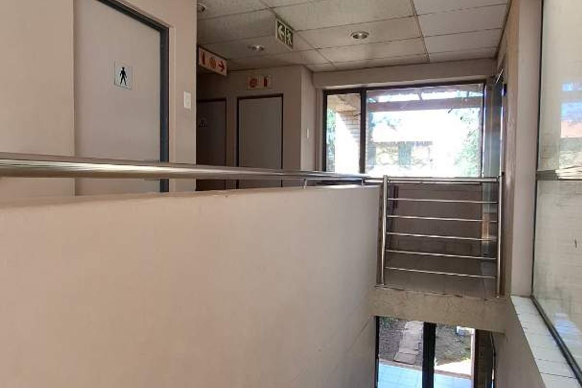 Prime Office Space Available: Ideal for Your Business Needs - Photo 4