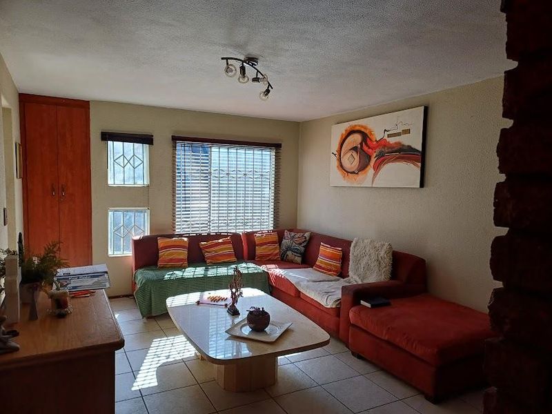 2-Bedroom Apartment, Ground floor and Pet-Friendly. - Photo 2