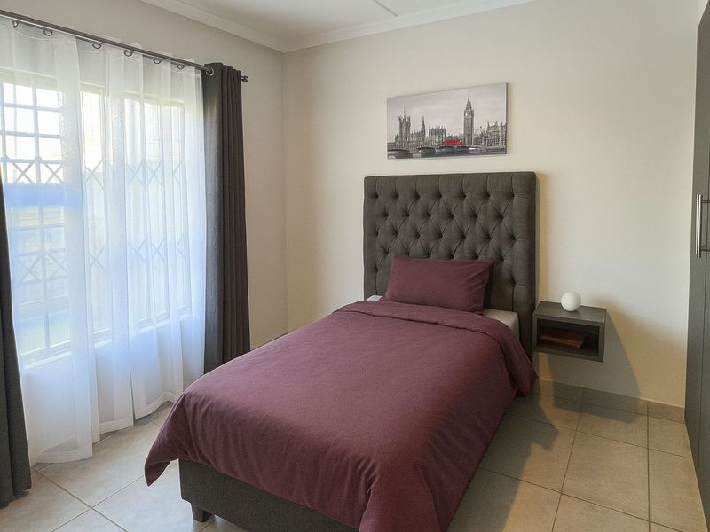 Ground Floor Modern Townhouse - Photo 7