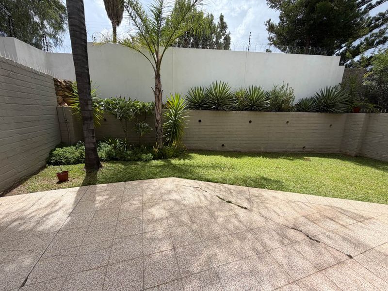 3 bedroom townhouse in Prime Location - Photo 7