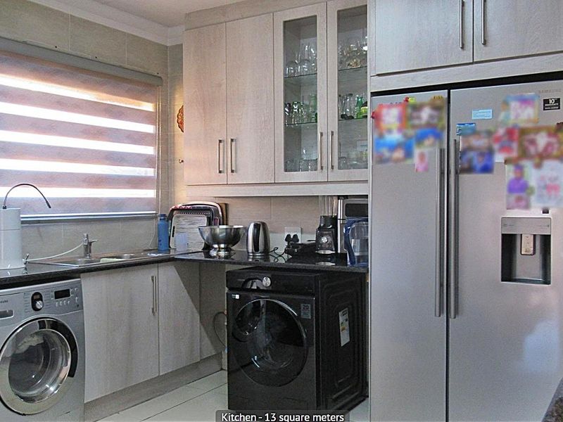 Modern 3-Bed Simplex with Private Garden & Double Garage - Photo 7
