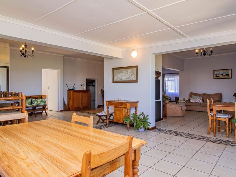 Family-sized Home in De Kelders - Photo 9