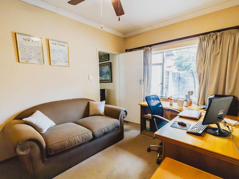 Spacious family abode in a security estate! - Photo 7