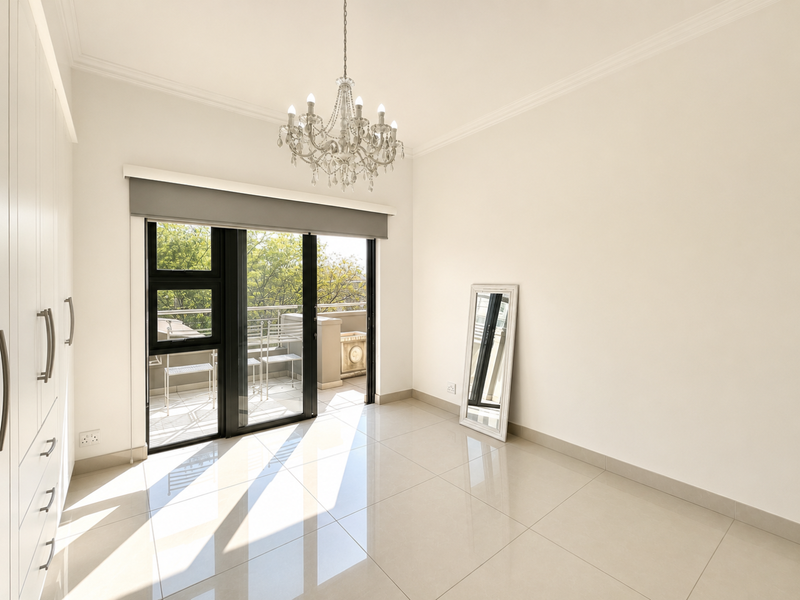 Elegant Family Living in Lombardy Estate – Luxury, Space & Timeless Comfort - Photo 4