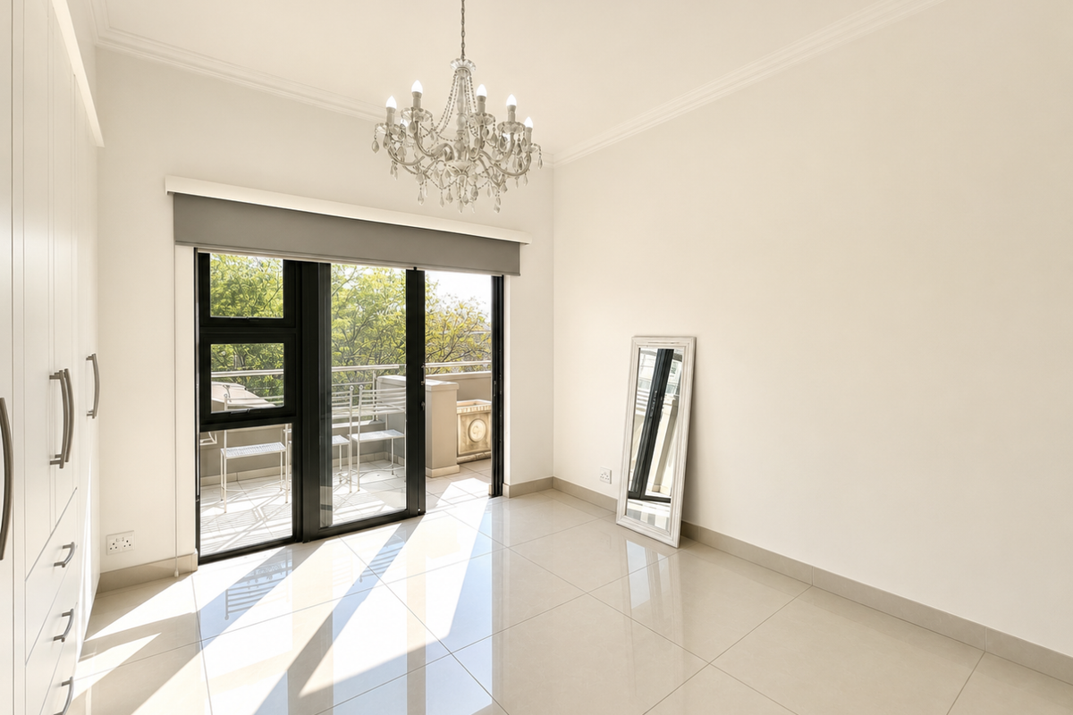 Elegant Family Living in Lombardy Estate – Luxury, Space & Timeless Comfort - Photo 4