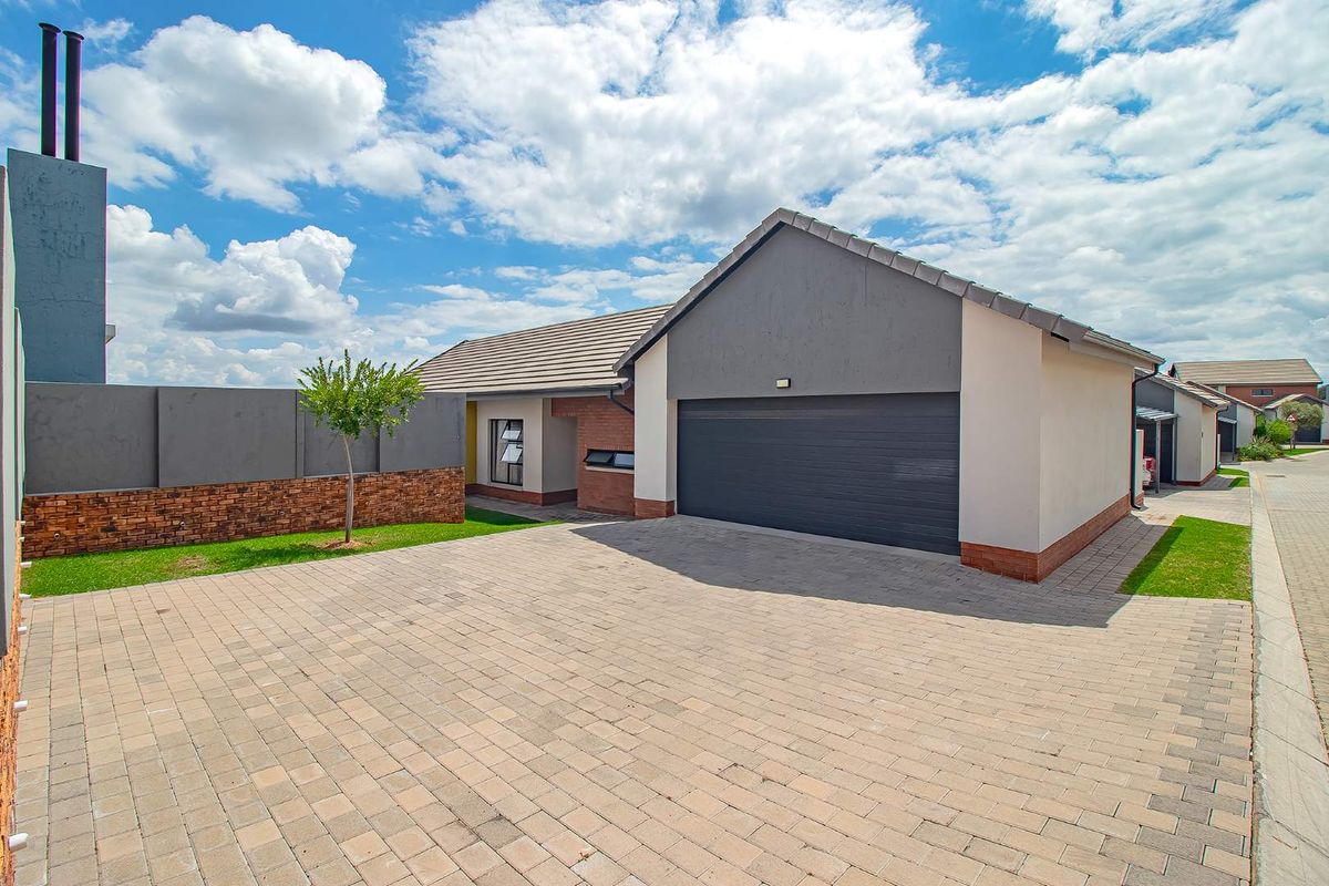 3 Bed 2 Bath House in a luxury lifestyle living Estate - Photo 5