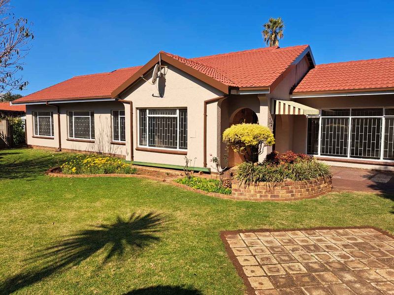 3 Bedroom Family Home with Flatlet for Sale in Witfield - Photo 1
