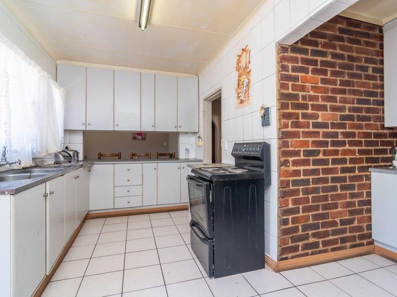 Discover the Charm of Corner Living - Photo 10