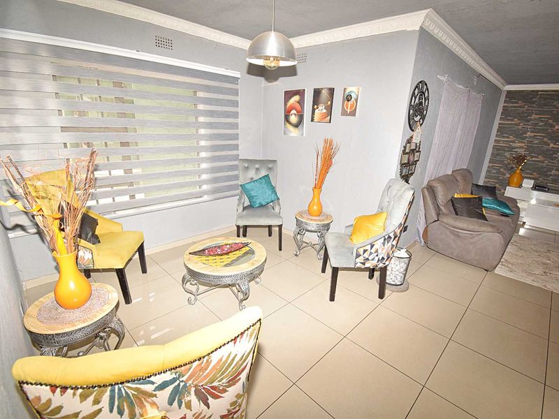 Spacious Family Home with Granny Flat and Pool - Photo 6