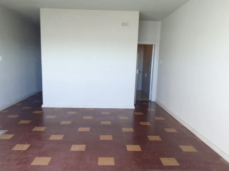 Bachelor flat in Sydenham - Photo 5