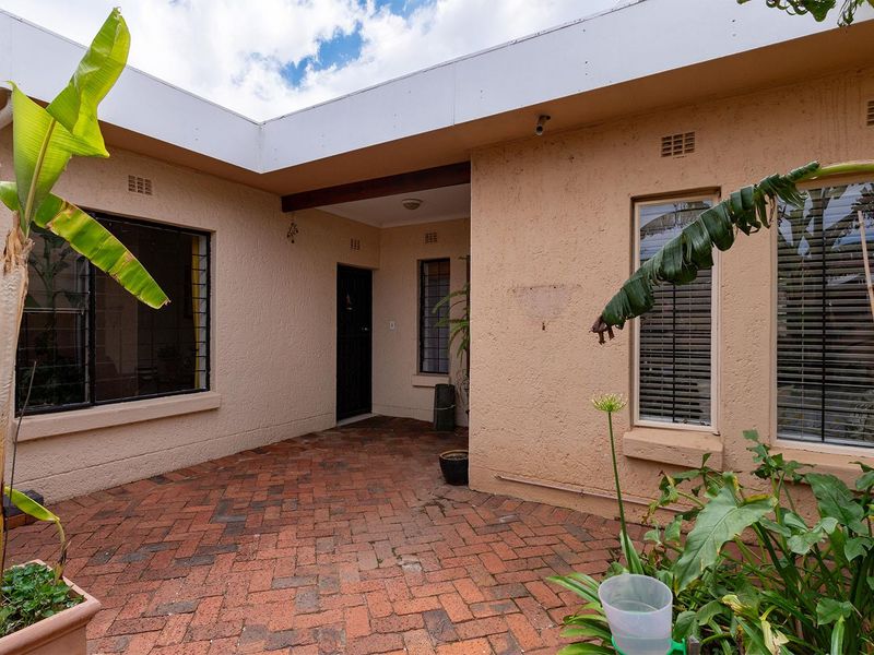 SUPERB SPACIOUS 3 BEDROOM TOWNHOUSE - Photo 4