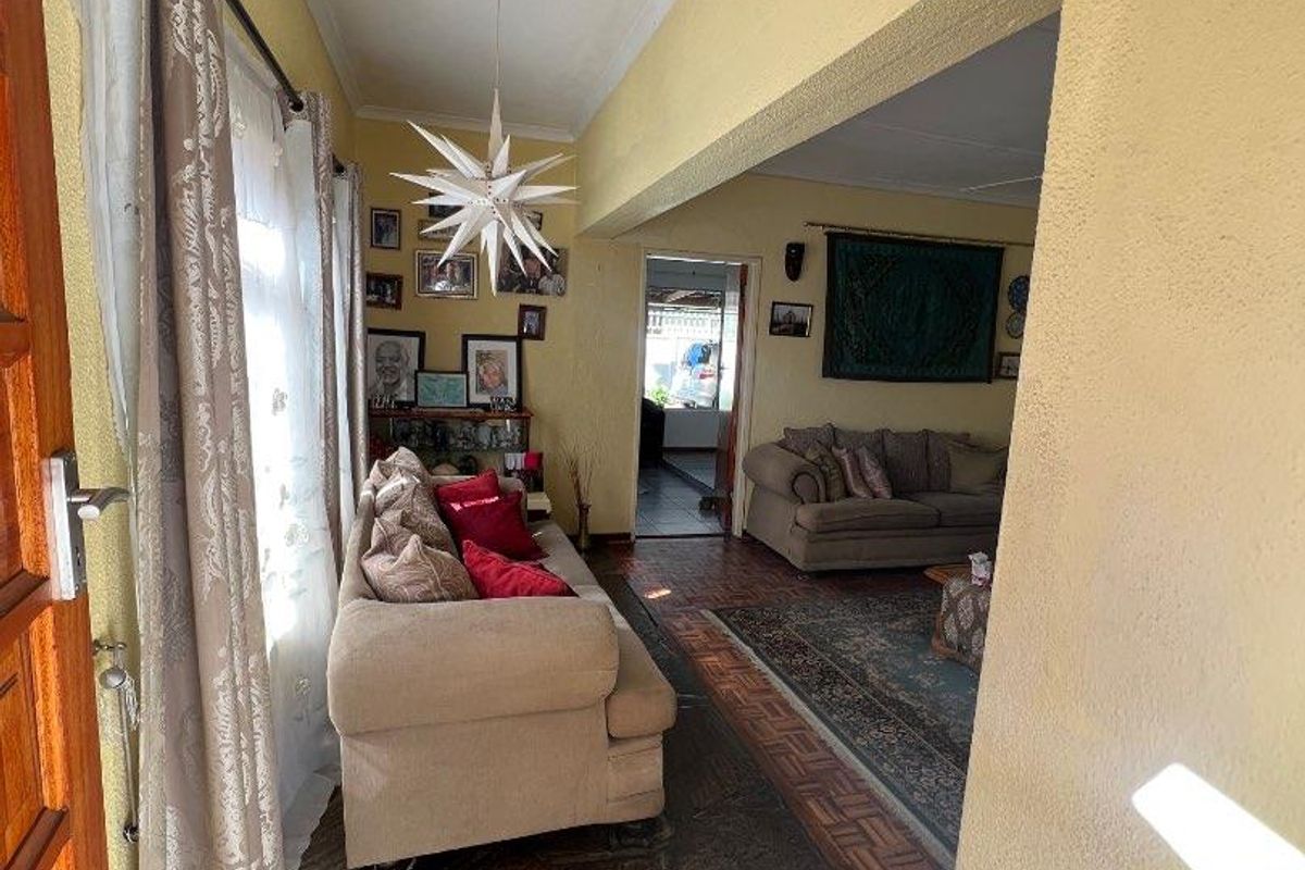 7 Bedroom House For Sale In Oakdene, Kuils River - Photo 3