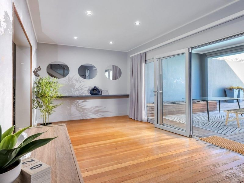 Spacious Family Home & Development Opportunity in Bantry Bay - Photo 8