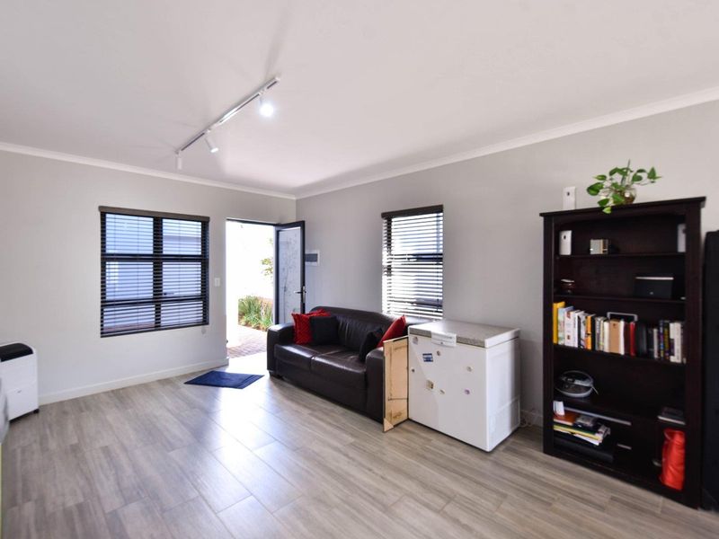 Modern three bedroom duplex - recently built - Olympus - Photo 9