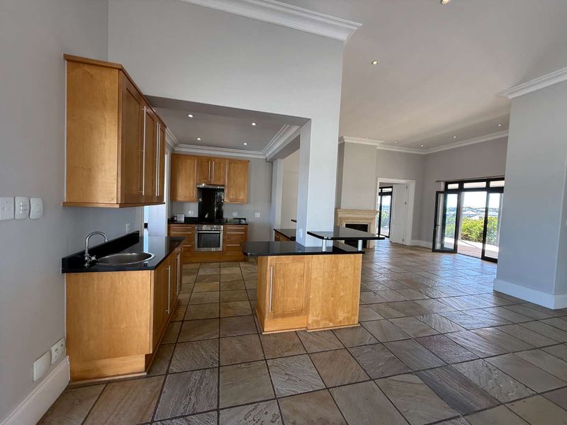 Single family home with spectacular sea views - Photo 9