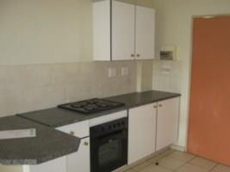TWO BEDROOM APARTMENT IN CENTURION -AVAILABLE : IMMEDIATELY. - Photo 3