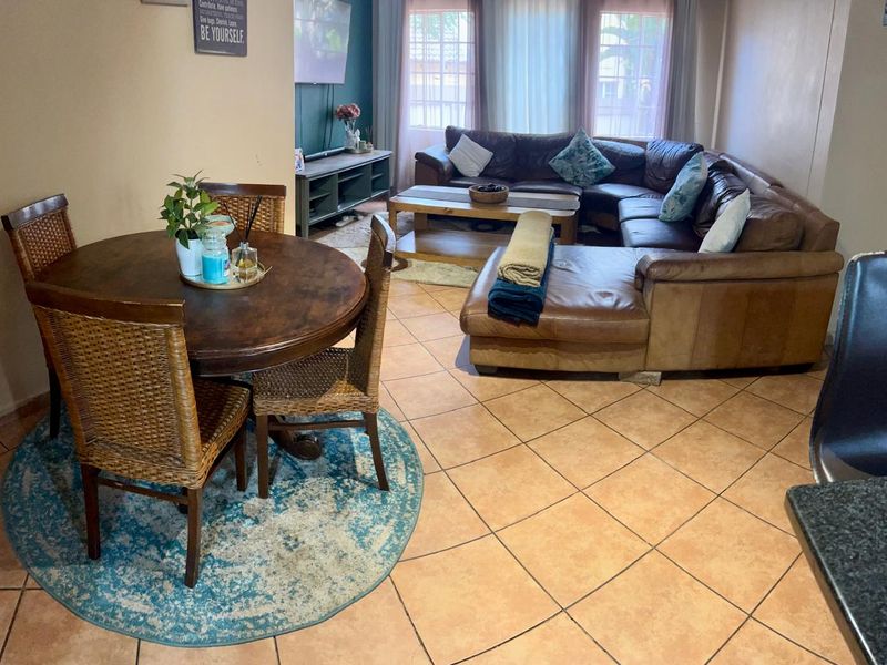 Three-Bedroom Townhouse for Sale in Equestria - Photo 8