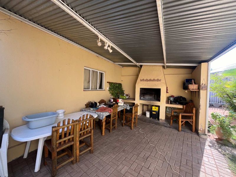 Sturdy 3-Bedroom Family Home in Die Rand - Photo 5