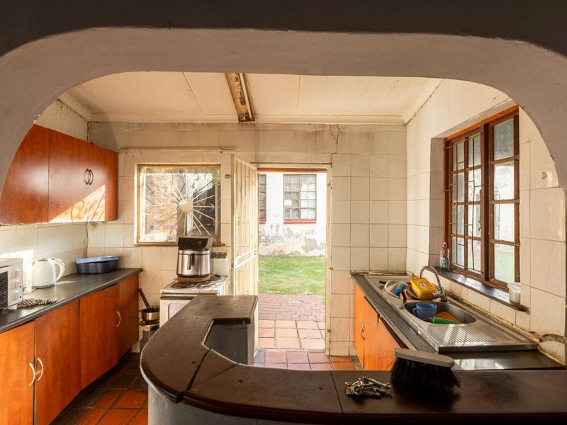 A Classic Kensington Home with Endless Potential - Photo 9