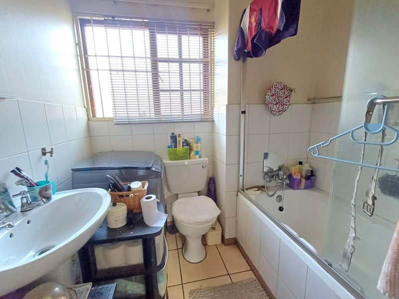 Cosy, Lock-up-and-Go ground floor unit with pre-paid utilities - Photo 8
