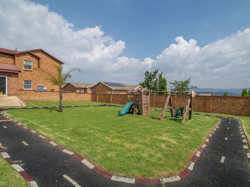 Your Dream 2-Bedroom Retreat with Mountain Views - Photo 5