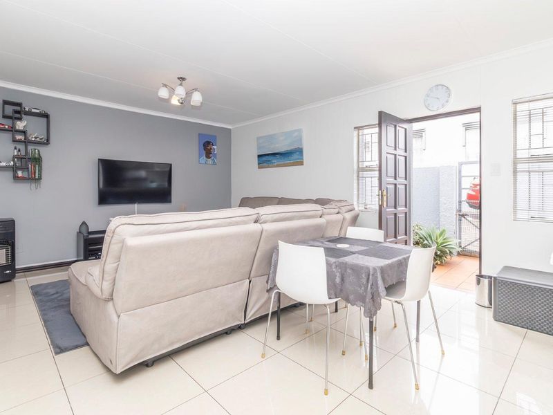 Modern Comfort Meets Tranquil Garden Living in Radiokop - Photo 8