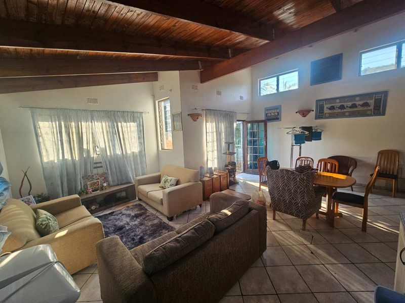 Stunning Top floor 2-Bedroom Apartment in the Heart of St Lucia Estuary – iSimangaliso Wetlands Park. - Photo 6