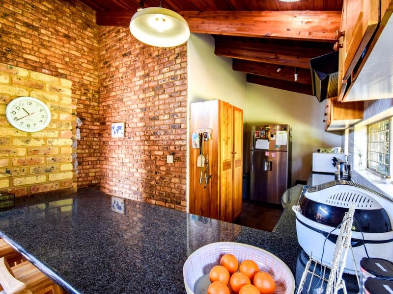 MUCH-LOVED FAMILY HOME IN OLD FAERIE GLEN - Photo 10