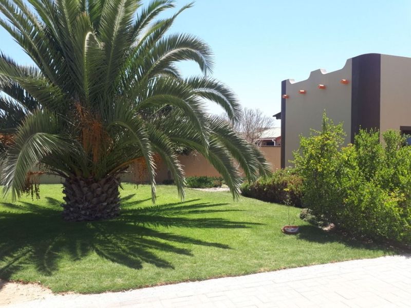 FOR SALE- 3 BEDROOM HOUSE IN HENTIESBAY, NAMIBIA - Photo 3