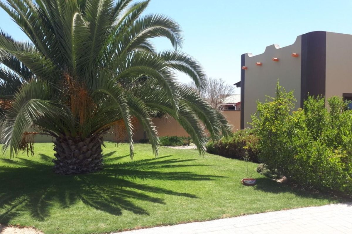 FOR SALE- 3 BEDROOM HOUSE IN HENTIESBAY, NAMIBIA - Photo 3