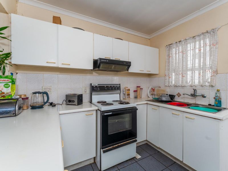 Charming 3-Bedroom Home in a Cul-de-Sac | Great Value & Potential - Photo 8