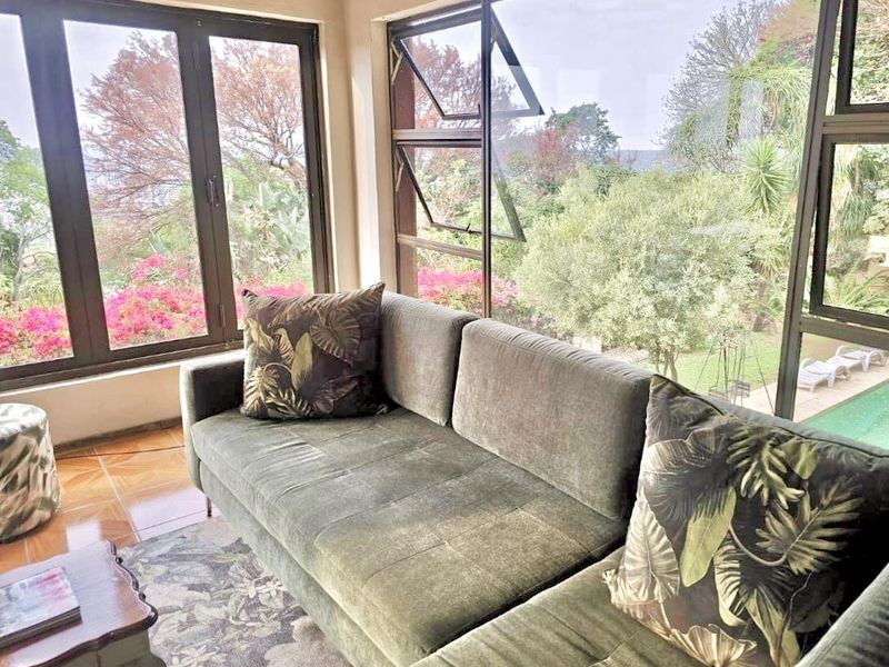 Modern 1-Bedroom Fully Furnished Apartment with Stunning Pretoria Views - Photo 9