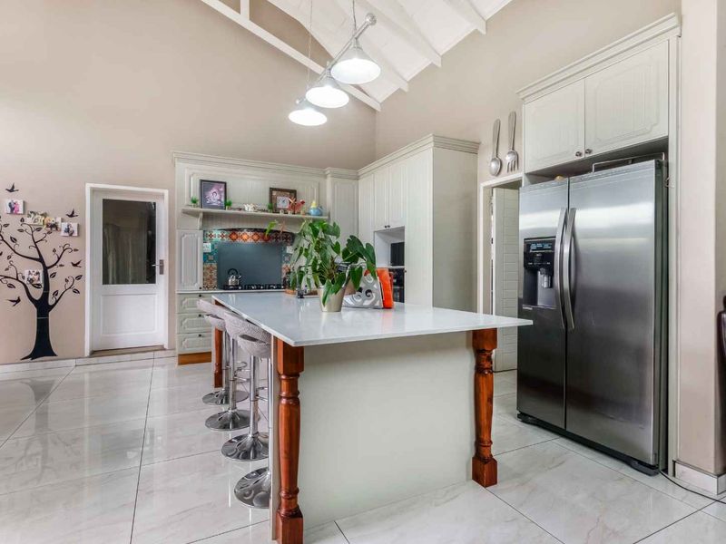 LIFE WITH LUXURY, INDULGENCE AND CONVENIENCE, THIS CHIC HOME IS A MUST SEE - Photo 10