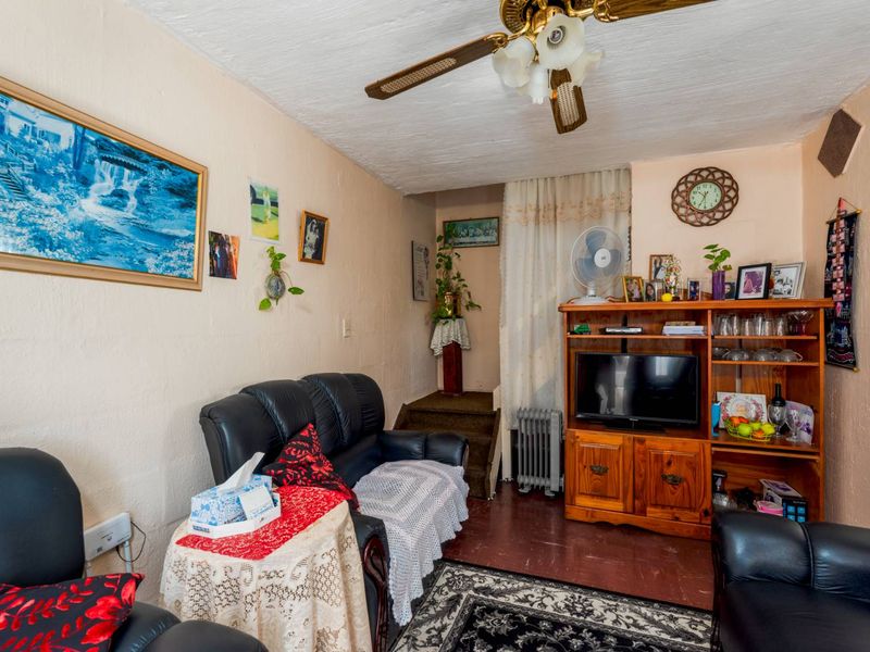 PERFECT STARTER HOME IN BEACON VALLEY. - Photo 5