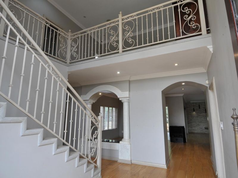 4 Bedroom Boardwalk Mansion - Photo 7